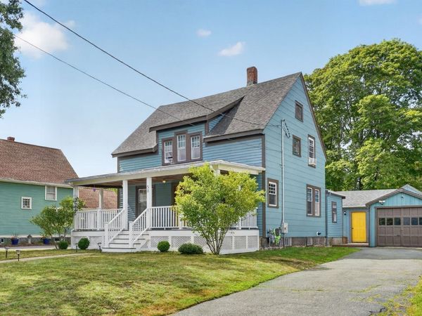 58 Grove St, Lynnfield, MA 01940