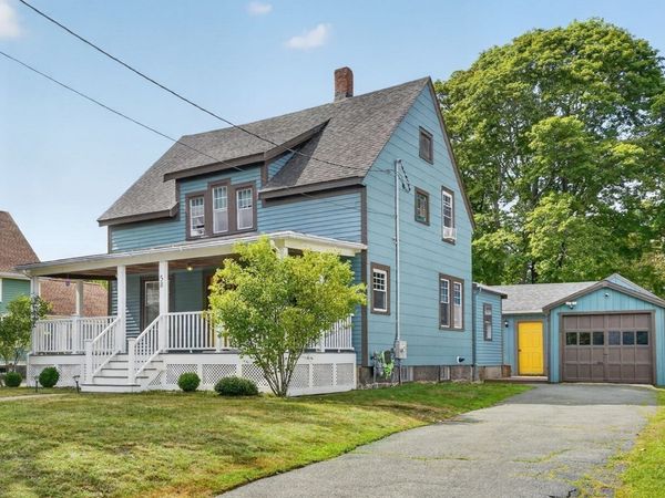 58 Grove St, Lynnfield, MA 01940