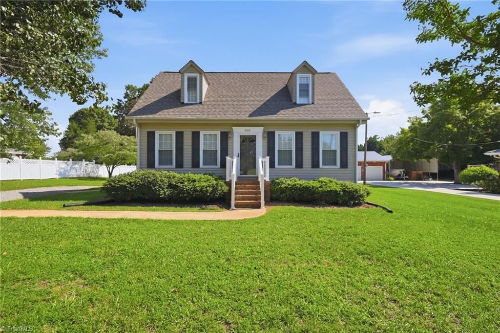909 Highview Street, Haw River, NC 27258 Main Photo