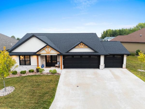 1831 BOBBY JONES DRIVE, De Pere, WI 54115