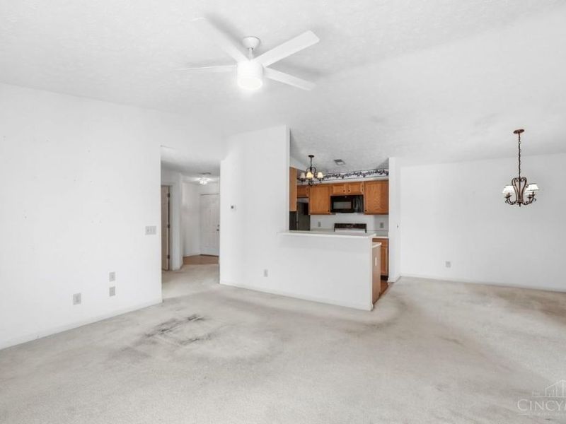 556 Aspen Glen Drive, Unit 810, Union Township, OH 45244 Photo 13