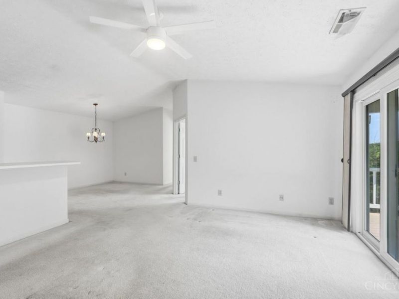 556 Aspen Glen Drive, Unit 810, Union Township, OH 45244 Photo 14