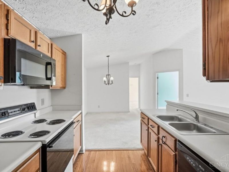 556 Aspen Glen Drive, Unit 810, Union Township, OH 45244 Photo 17
