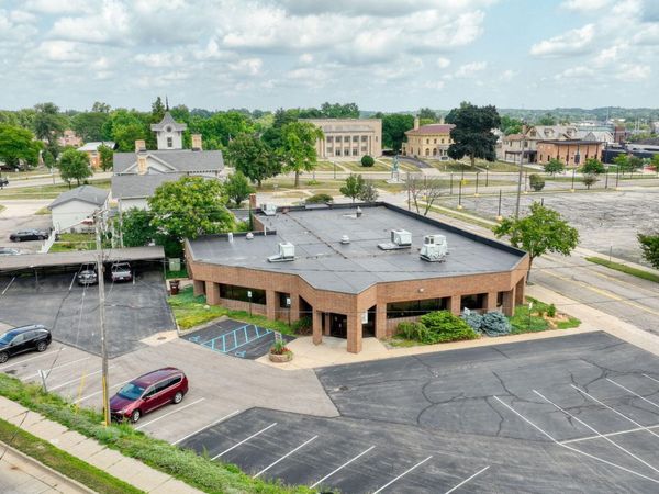 110 1st Street, Jackson, MI 49201