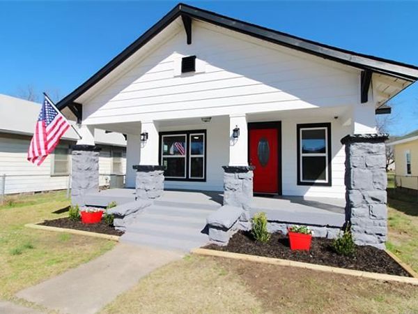907 E 3rd Street , Okmulgee, OK 74447