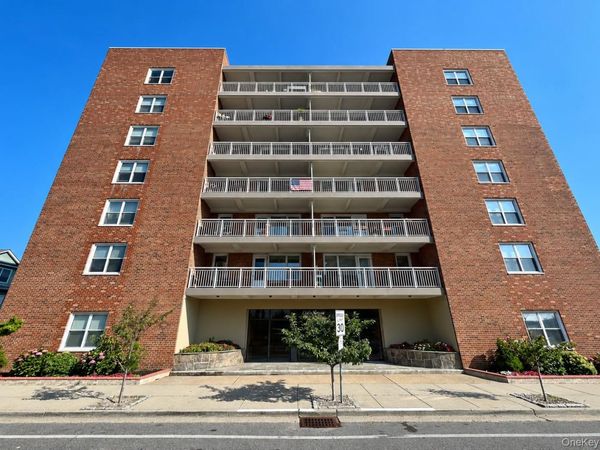 855 E Broadway , Unit Le, Long Beach, NY 11561