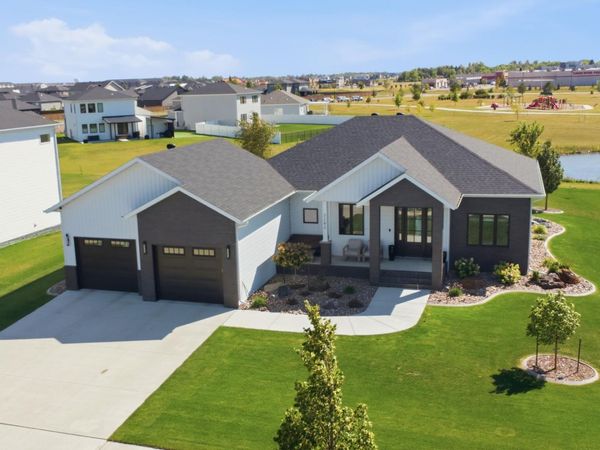 3282 47th Avenue S, Fargo, ND 58104