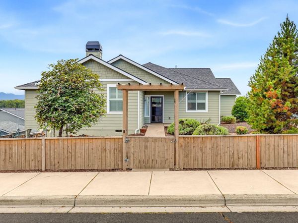 417 Echo Way, Eagle Point, OR 97524