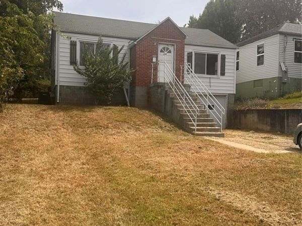 1523 Tanner Bridge Road , Jefferson City, MO 65101