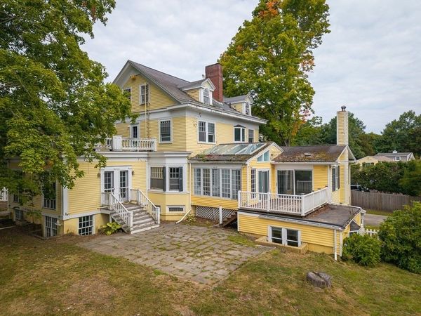 115 School St, Manchester, MA 01944