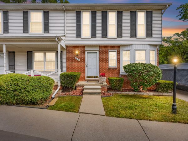 21691 Hidden Rivers Drive N, Unit 50, Southfield, MI 48075