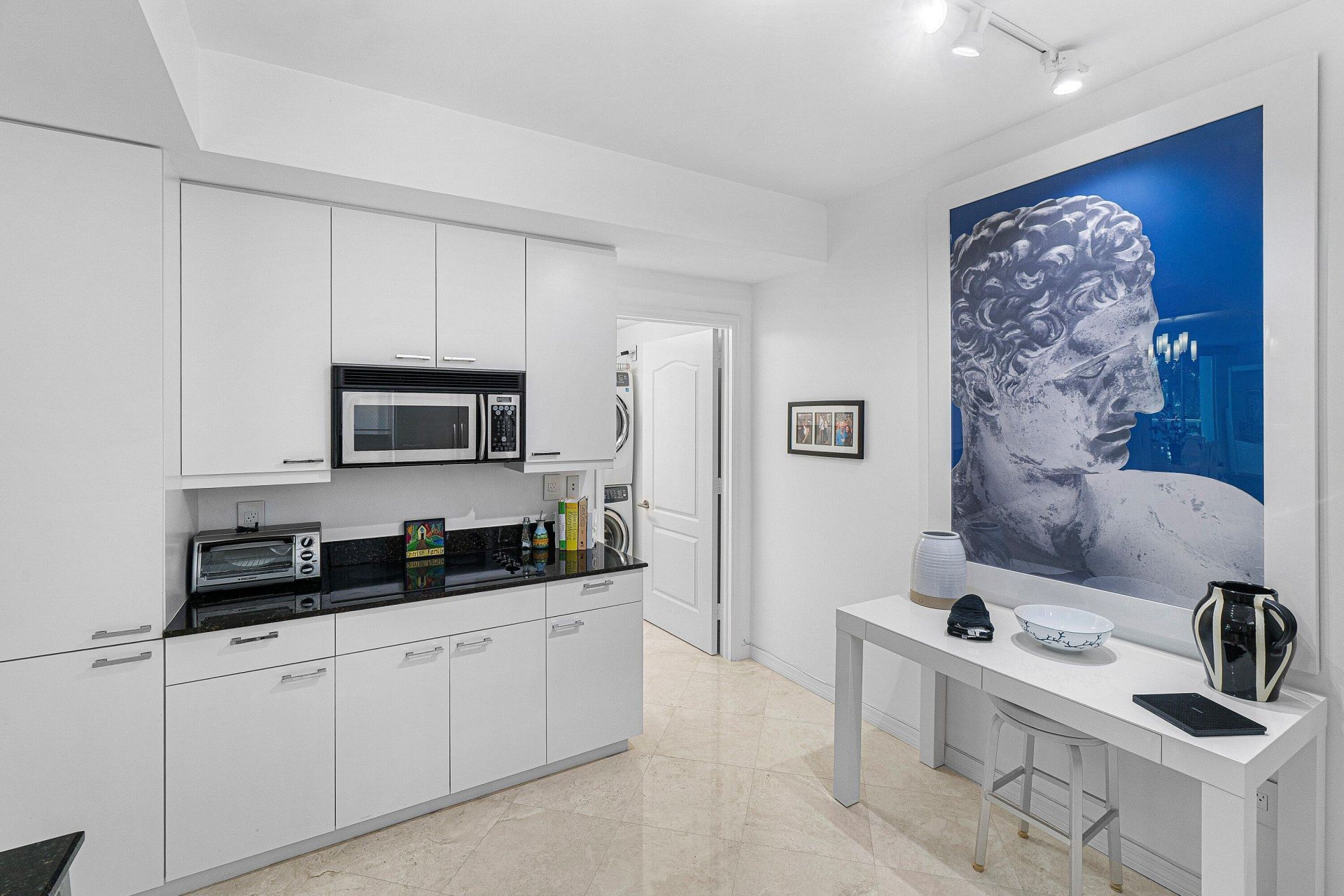 550 SE Mizner Boulevard, Unit B309, Boca Raton, FL 33432 Photo