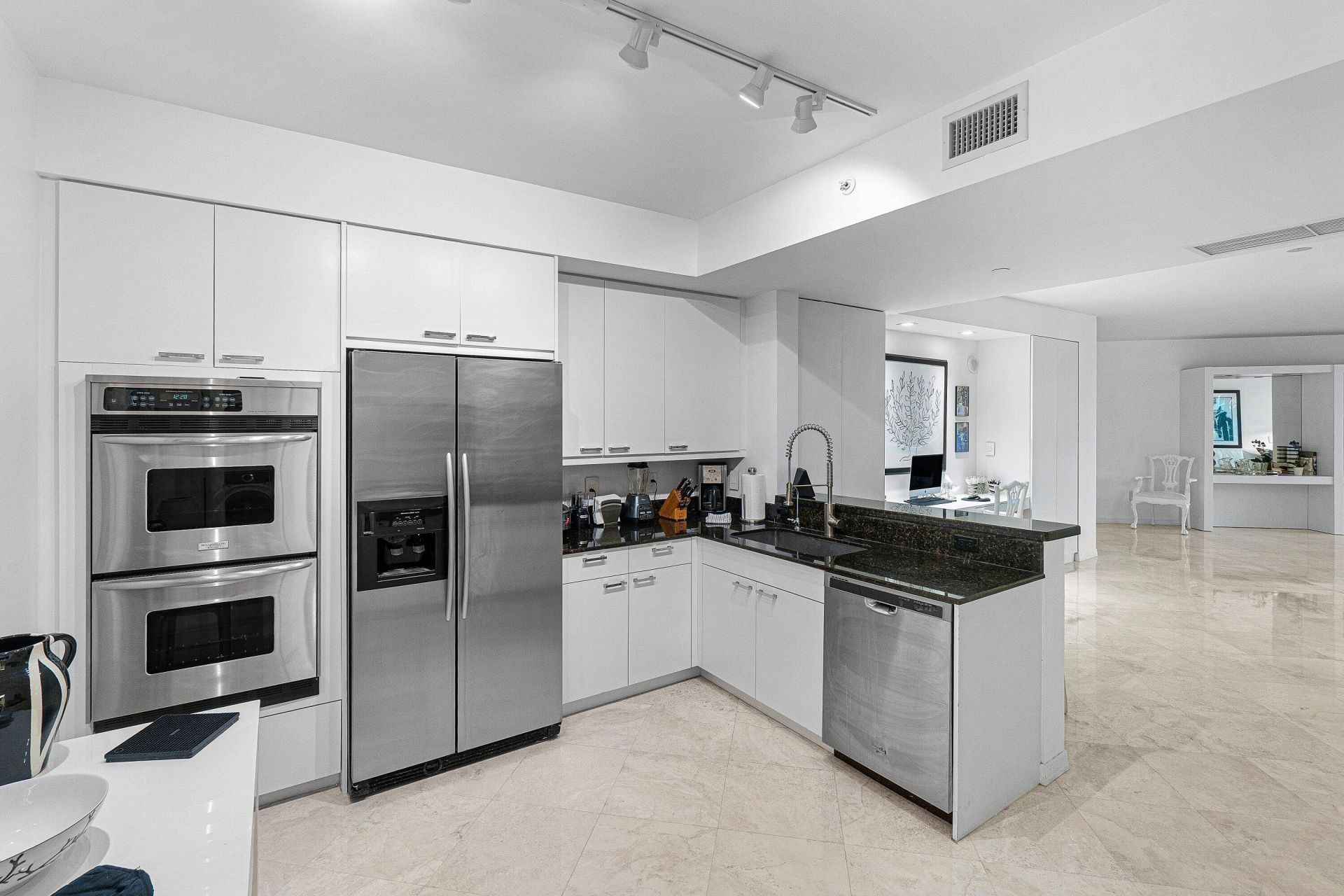 550 SE Mizner Boulevard, Unit B309, Boca Raton, FL 33432 Photo