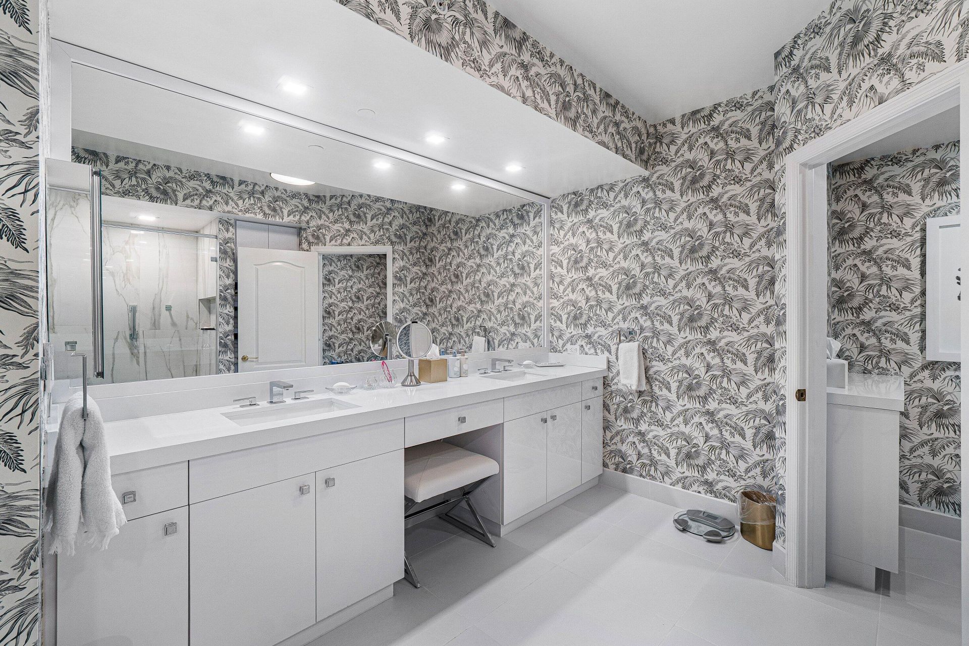 550 SE Mizner Boulevard, Unit B309, Boca Raton, FL 33432 Photo