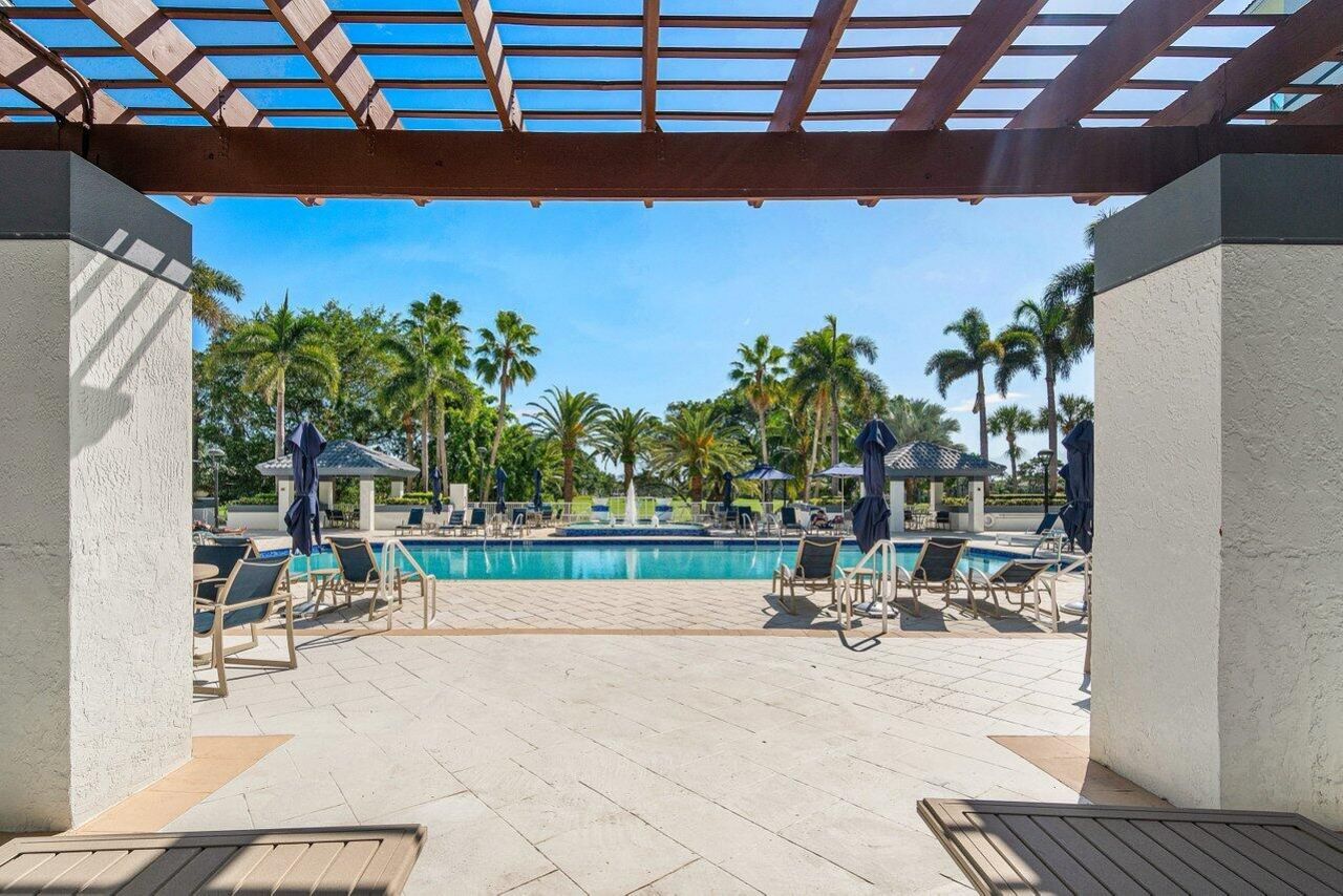 550 SE Mizner Boulevard, Unit B309, Boca Raton, FL 33432 Photo