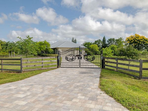 19005 SW GREY FOX Trail, Indiantown, FL 34956