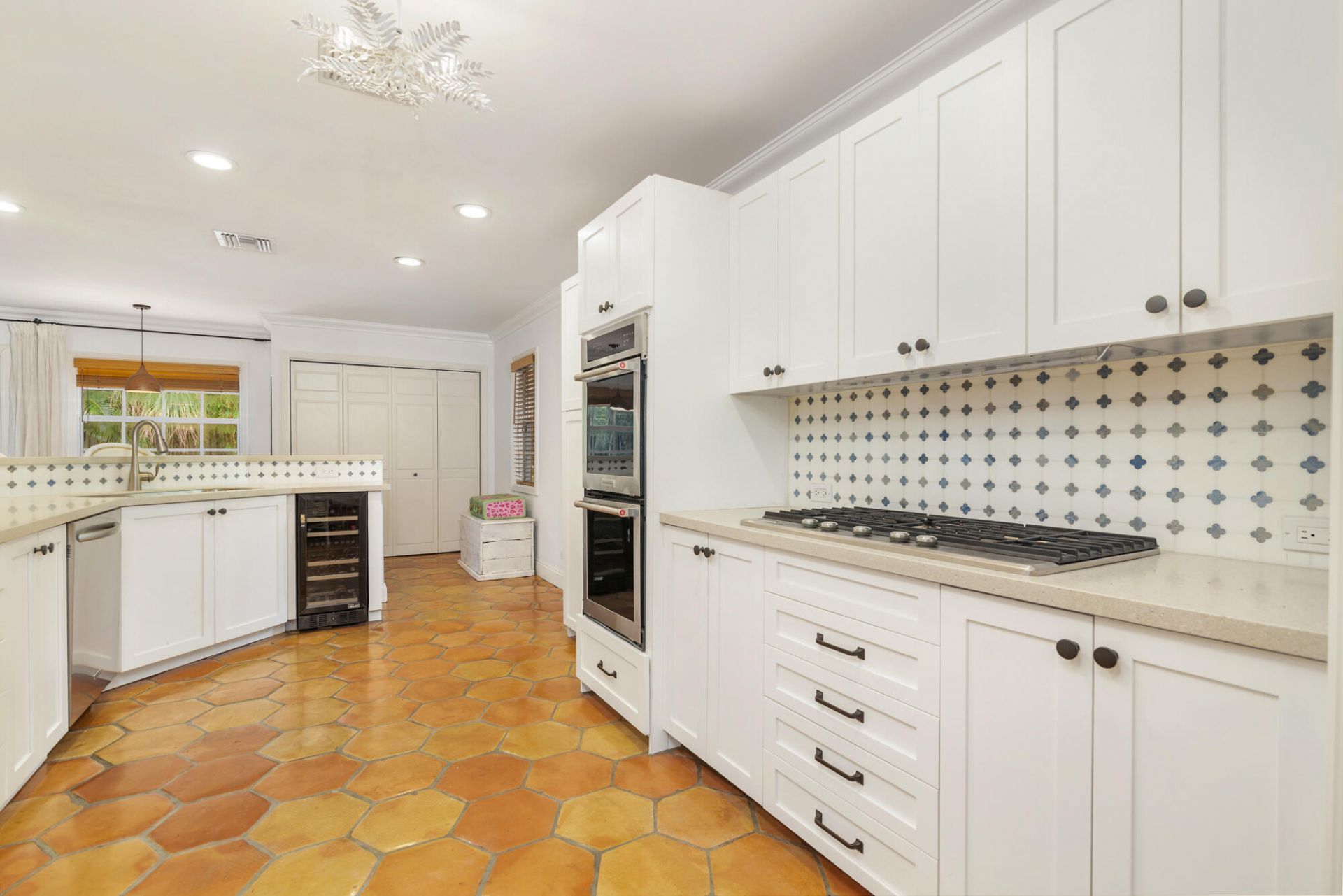 332 Pilgrim Road, West Palm Beach, FL 33405 Photo