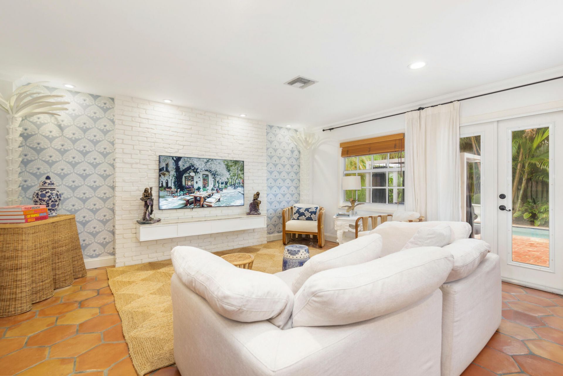 332 Pilgrim Road, West Palm Beach, FL 33405 Photo