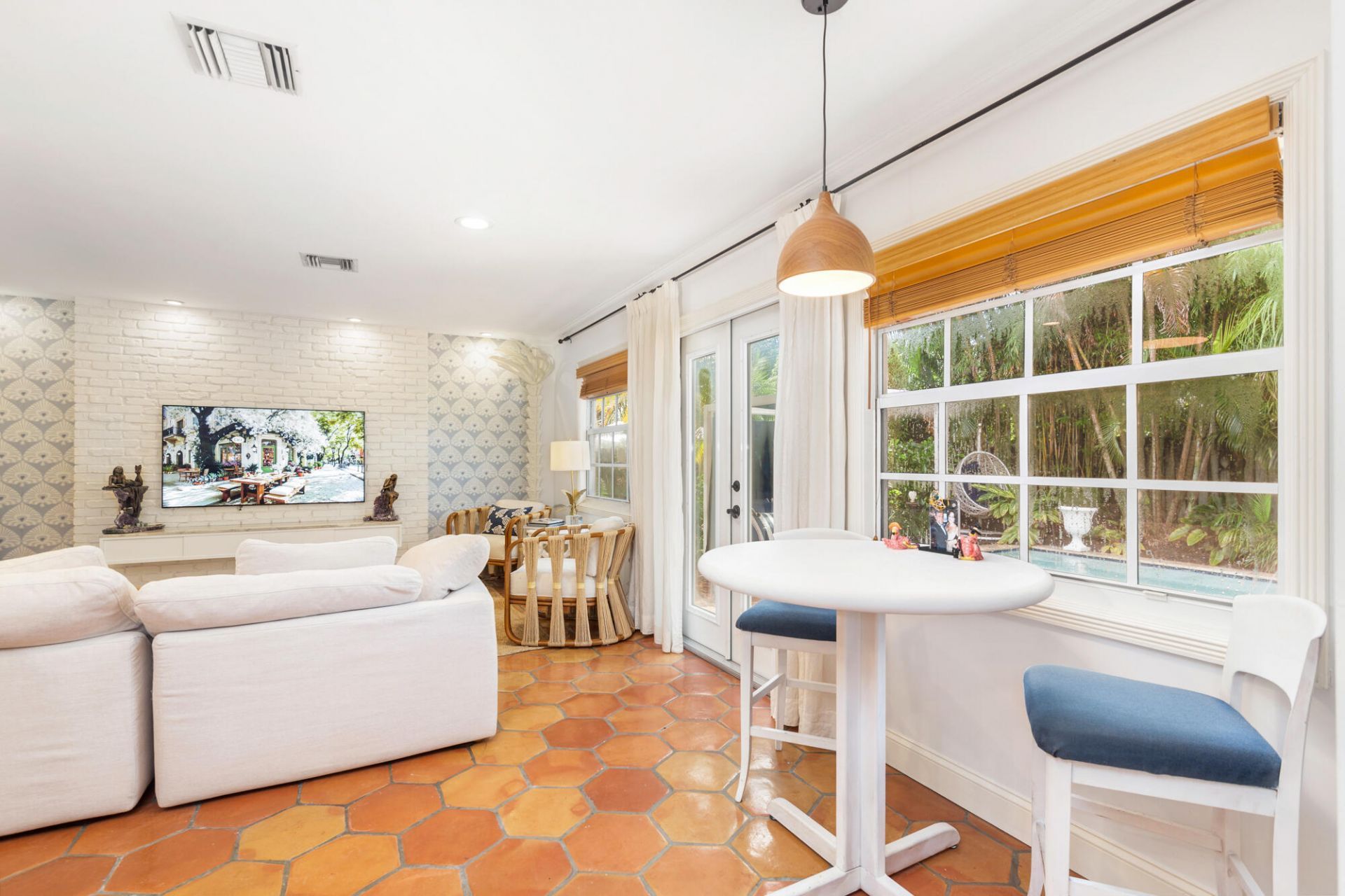 332 Pilgrim Road, West Palm Beach, FL 33405 Photo