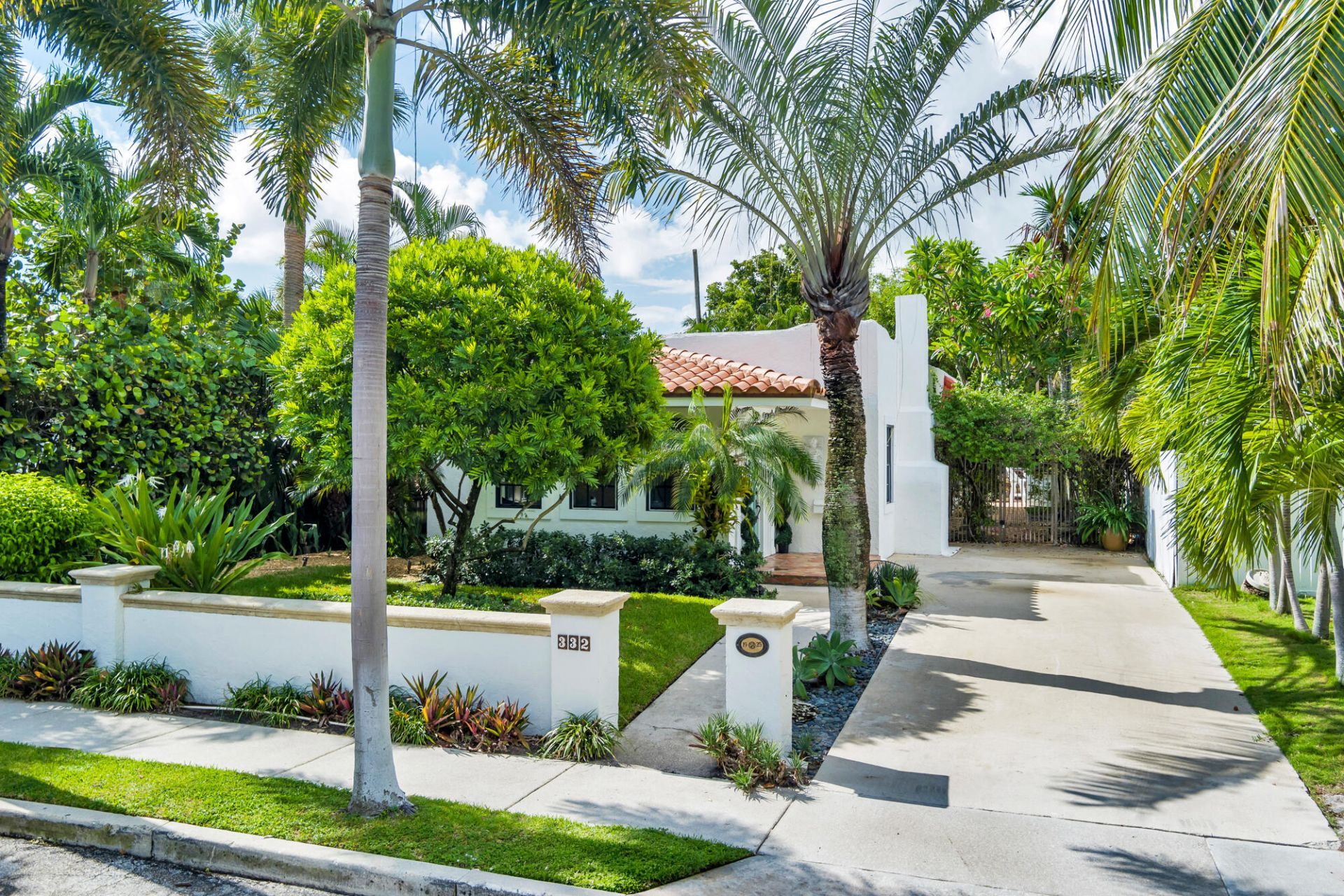 332 Pilgrim Road, West Palm Beach, FL 33405 Photo