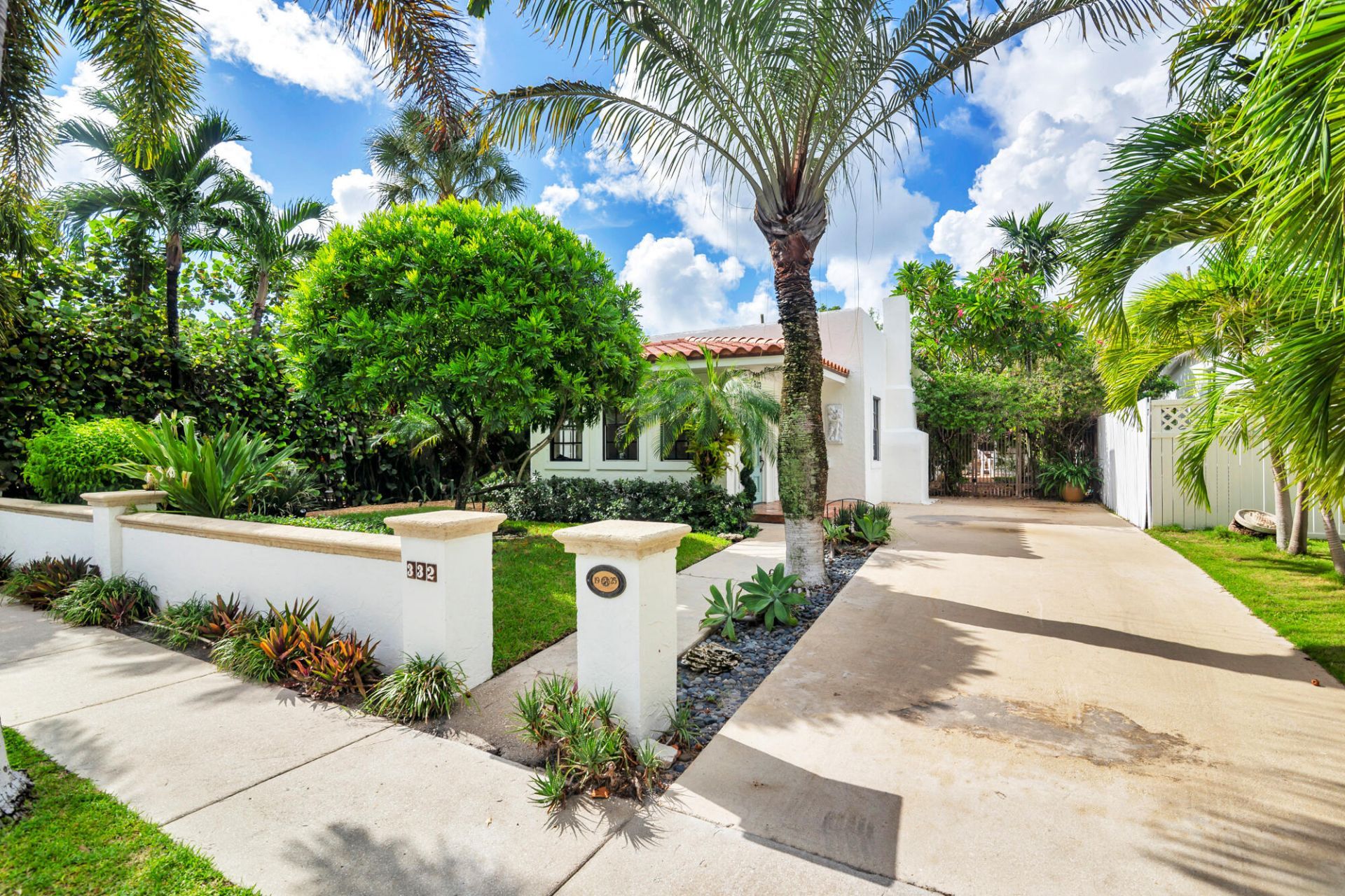 332 Pilgrim Road, West Palm Beach, FL 33405 Photo