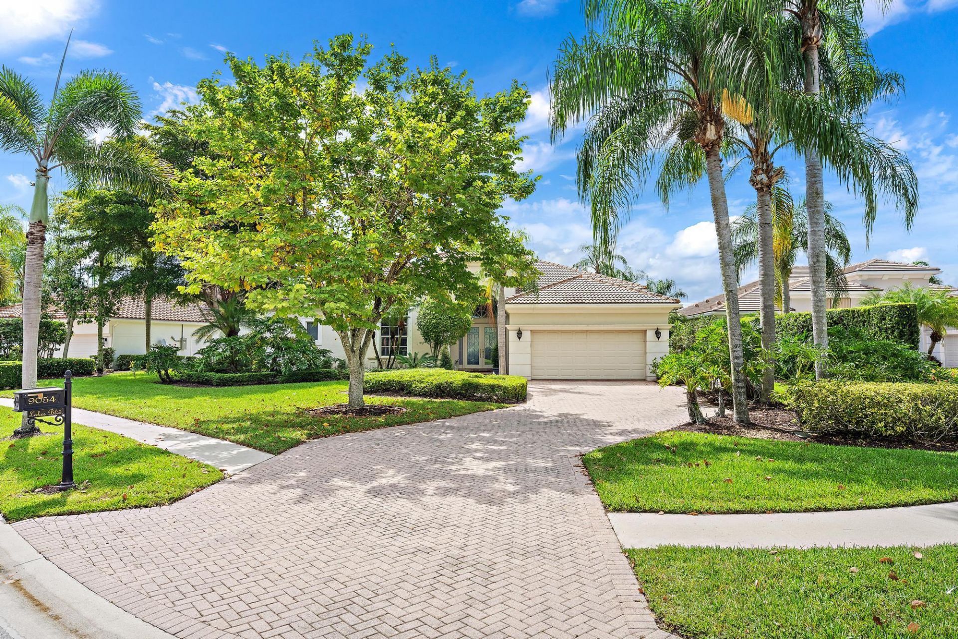 9054 Lakes Boulevard, West Palm Beach, FL 33412 Photo