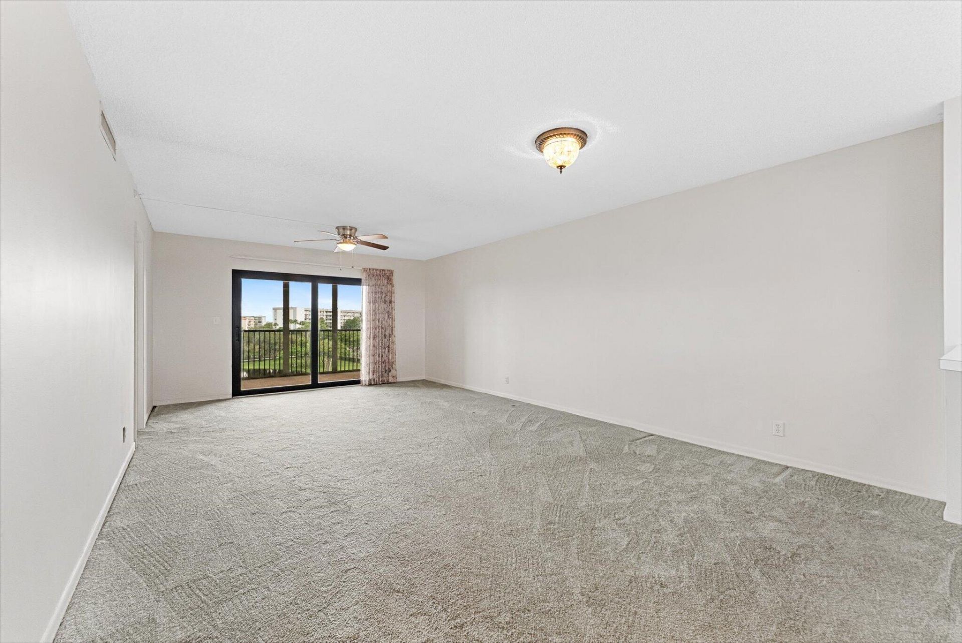 2112 S Cypress Bend Drive, Unit 607, Pompano Beach, FL 33069 Photo
