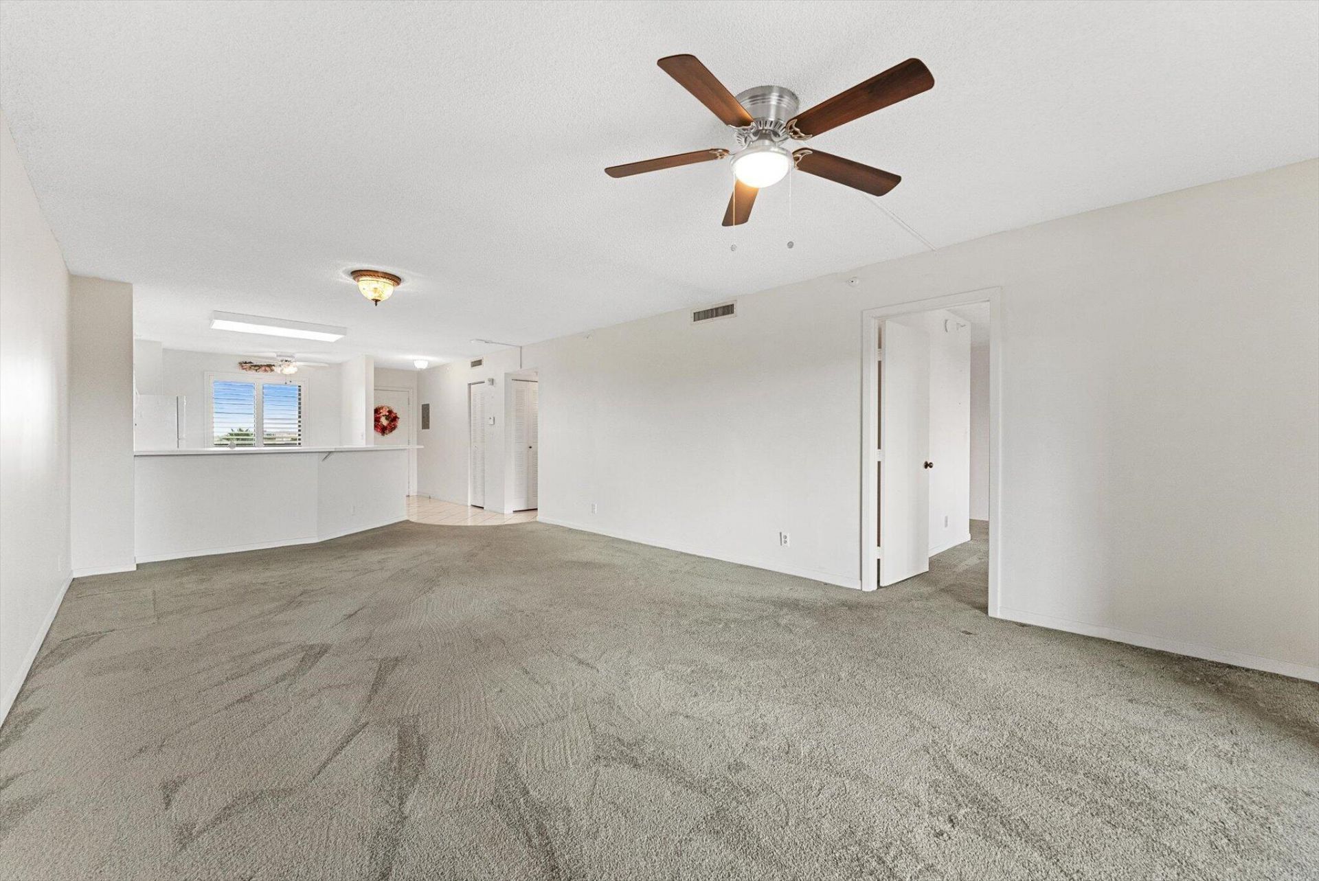 2112 S Cypress Bend Drive, Unit 607, Pompano Beach, FL 33069 Photo