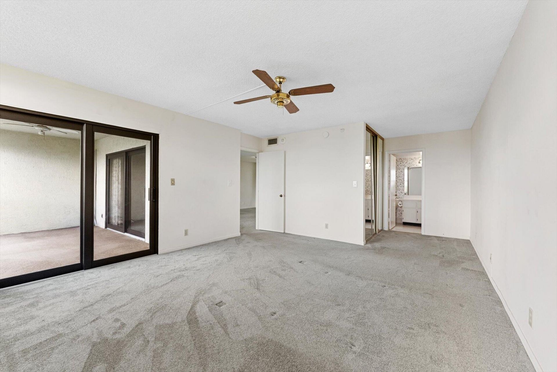 2112 S Cypress Bend Drive, Unit 607, Pompano Beach, FL 33069 Photo