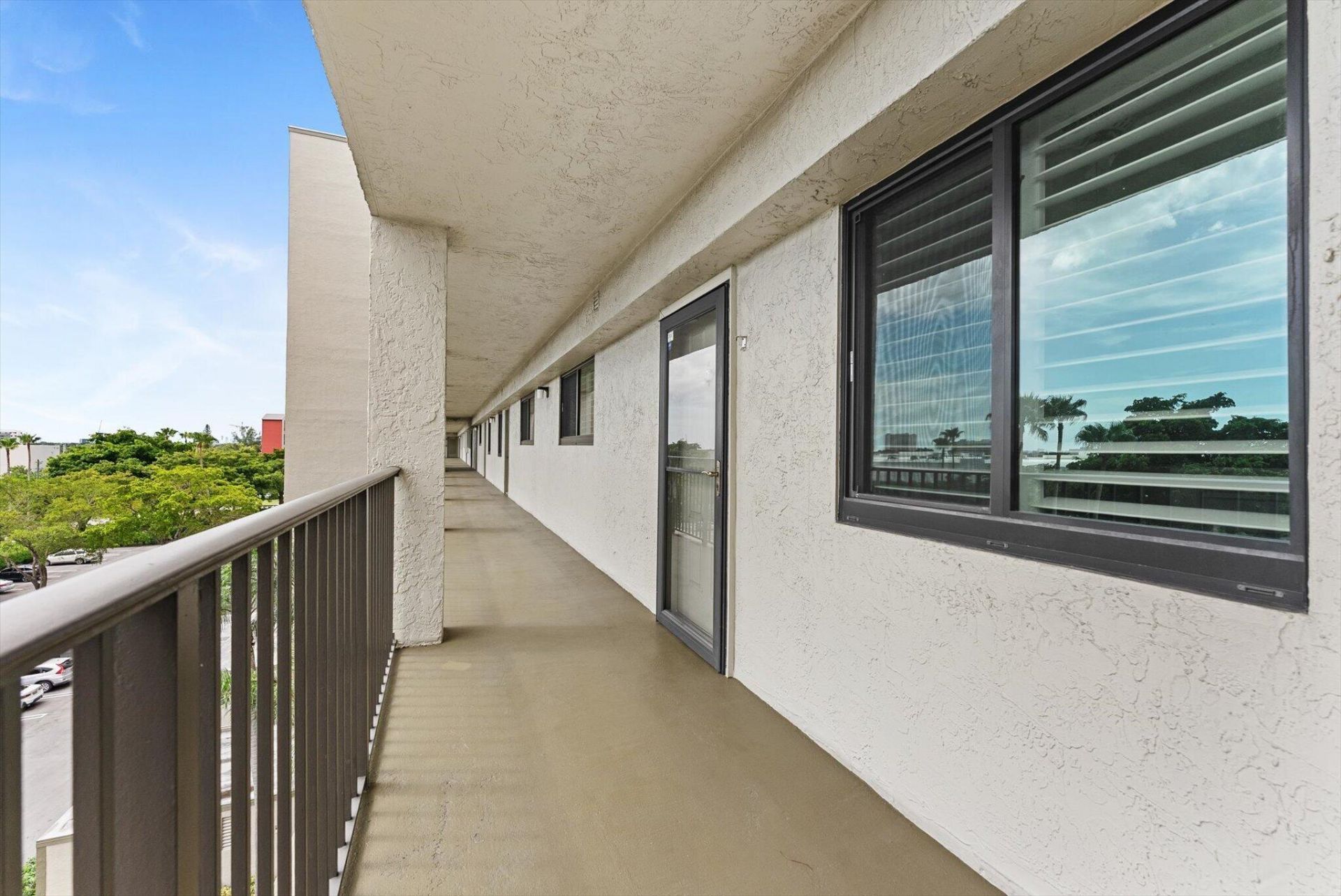2112 S Cypress Bend Drive, Unit 607, Pompano Beach, FL 33069 Photo