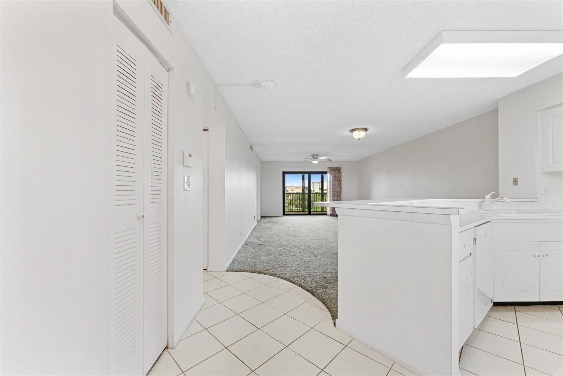 2112 S Cypress Bend Drive, Unit 607, Pompano Beach, FL 33069 Photo