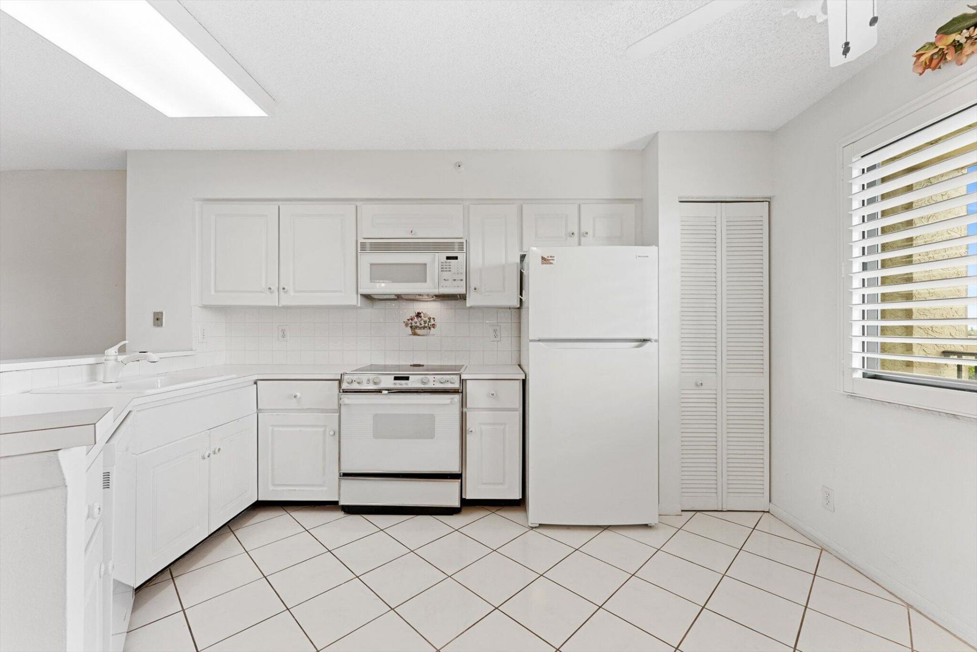 2112 S Cypress Bend Drive, Unit 607, Pompano Beach, FL 33069 Photo