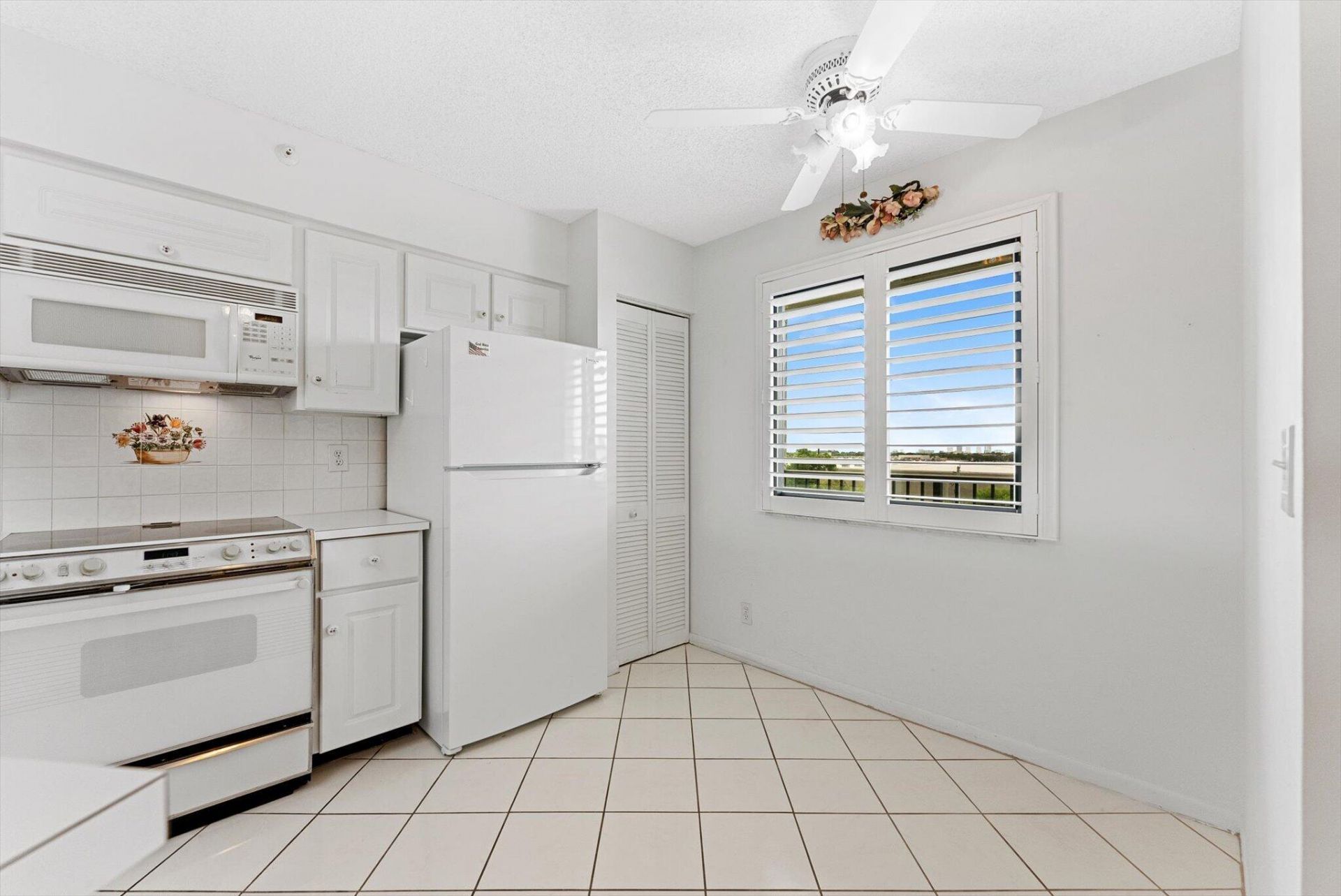 2112 S Cypress Bend Drive, Unit 607, Pompano Beach, FL 33069 Photo