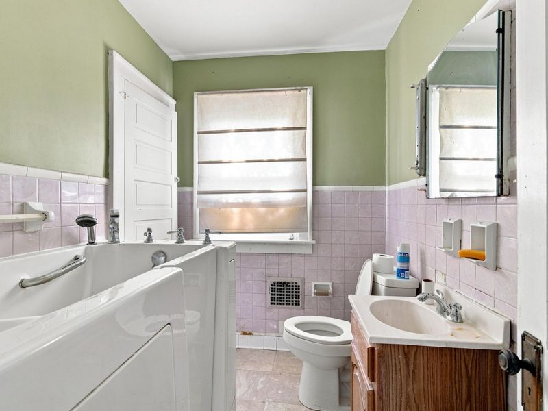 70 E Pacemont Road, Columbus, OH 43202 Photo 32