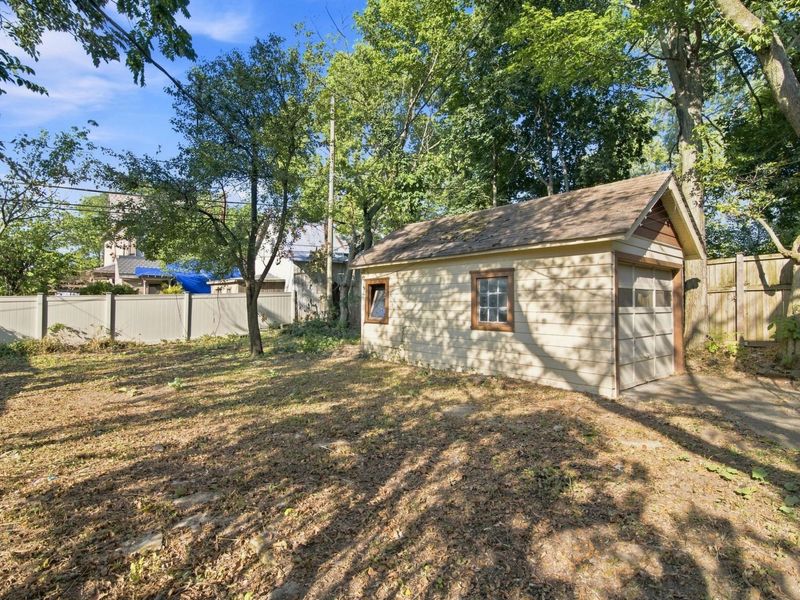 70 E Pacemont Road, Columbus, OH 43202 Photo 6