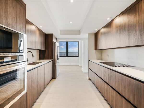 2 Grove Isle Dr , Unit B1602, Miami, FL 33133