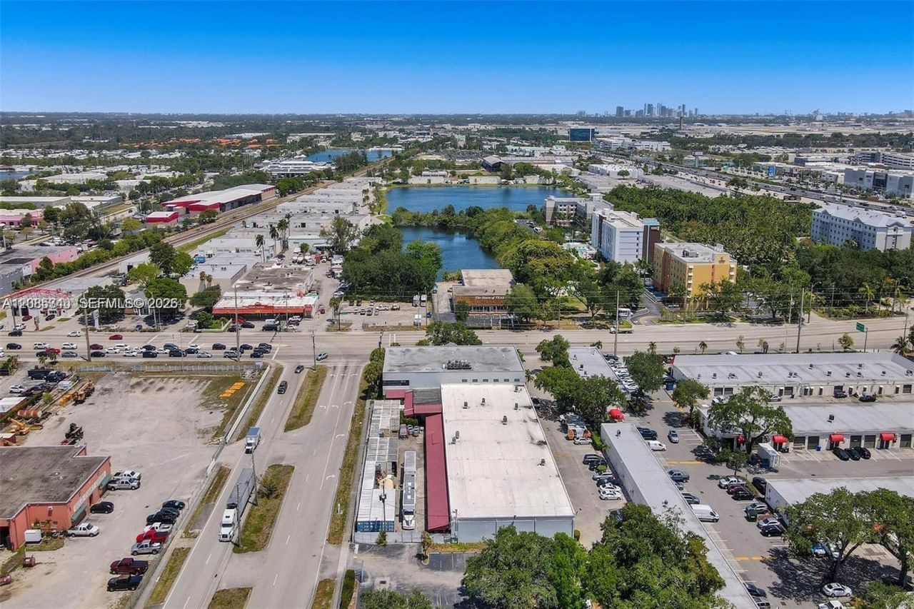 2870 Stirling Rd , Hollywood, FL 33020 Photo