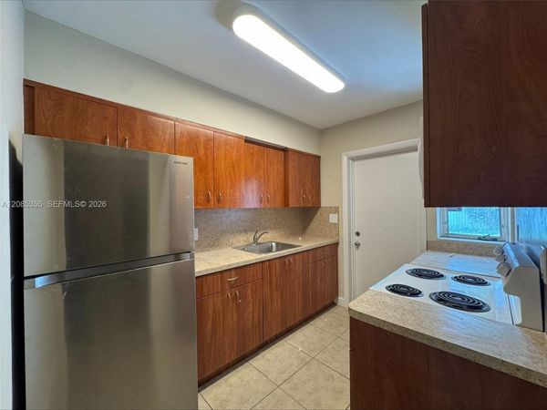 1320 NW 87th St , Miami, FL 33147