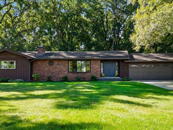 1113 River Oaks Drive, Dixon, IL 61021