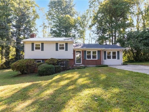 201 Wedgewood Drive, Jamestown, NC 27282
