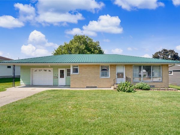 901 McKinley Ave , Lowden, IA 52255