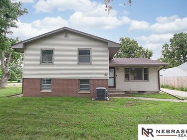 4100 Greenwood Street, Lincoln, NE 68504