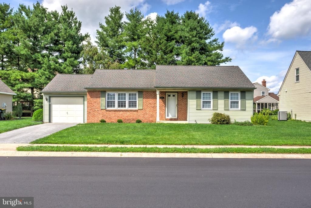 235 W SPRUCE STREET , NEW HOLLAND, PA 17557