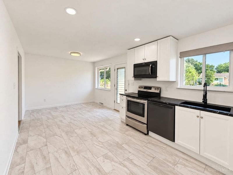 1087 Hearthstone Drive, Springfield Township, OH 45231 Photo 8