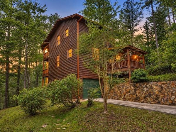 112 Seneca Drive , Ellijay, GA 30540