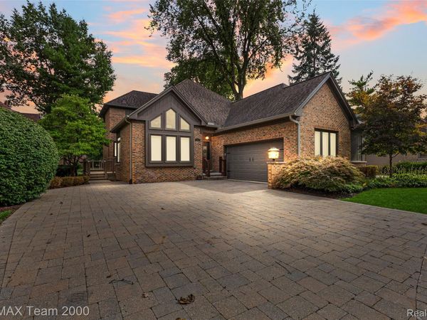 6 Pembroke Court , Dearborn, Mi 48126