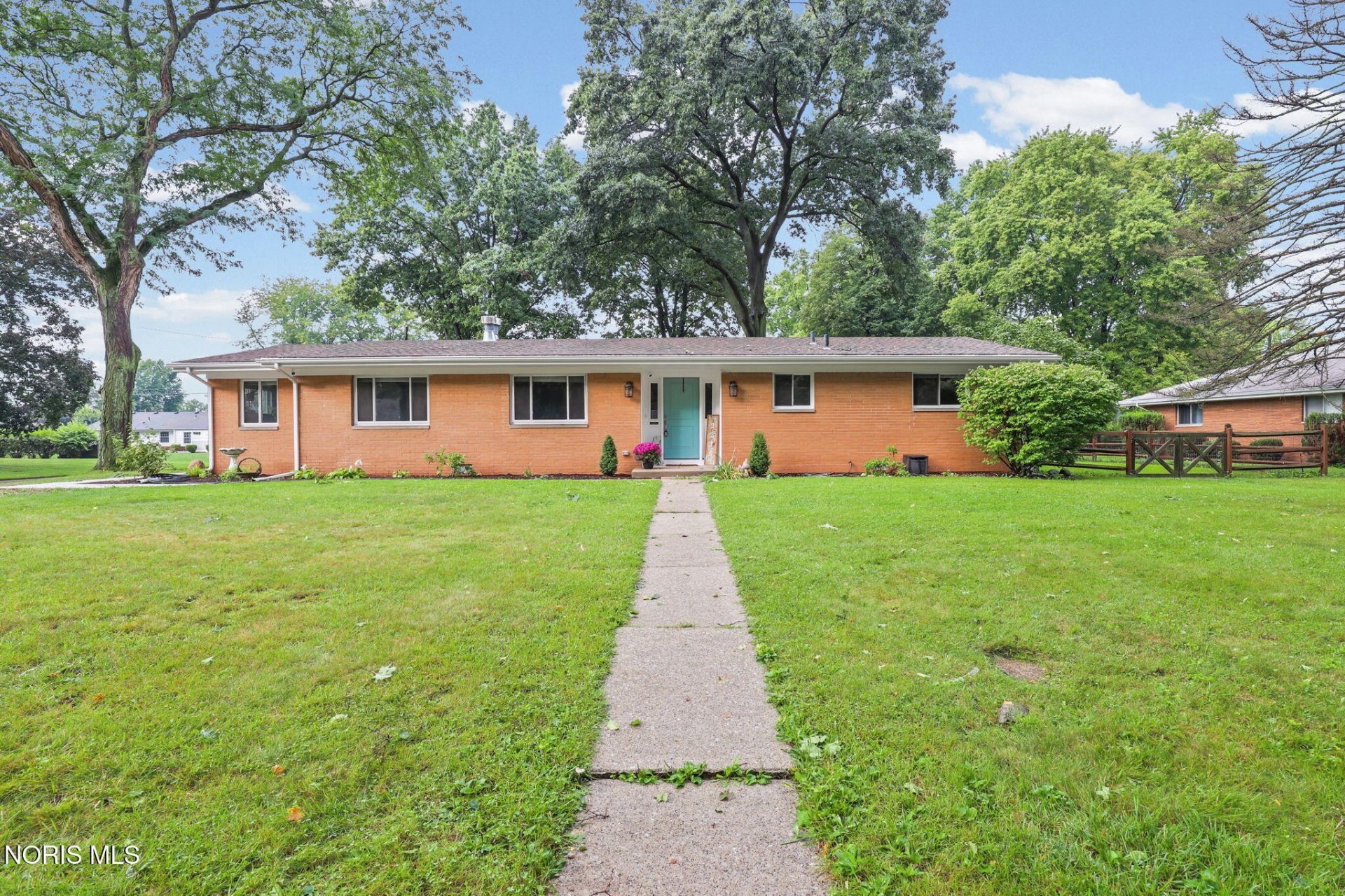 2216 Heatherwood Drive, Toledo, OH 43614 Main Photo