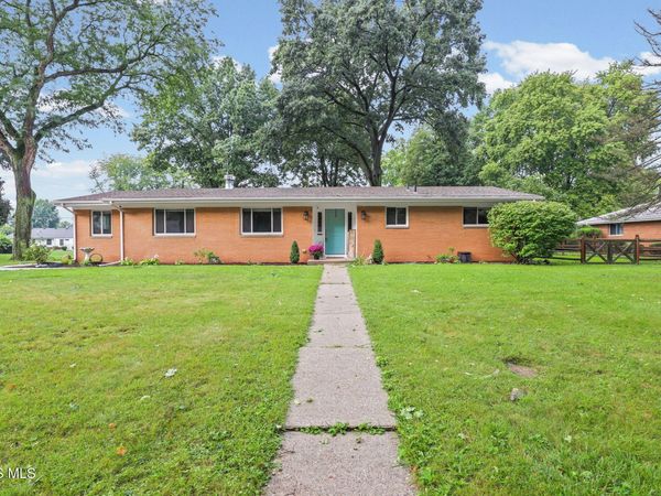 2216 Heatherwood Drive, Toledo, OH 43614