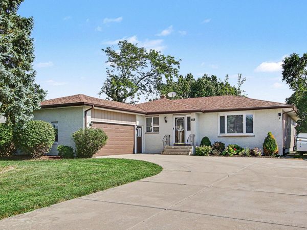 125 Mulberry Lane, Schererville, IN 46375