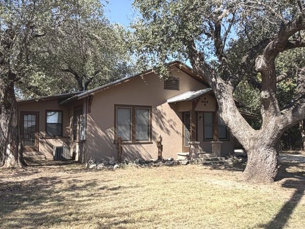 611 13TH ST, Bandera, TX 78003
